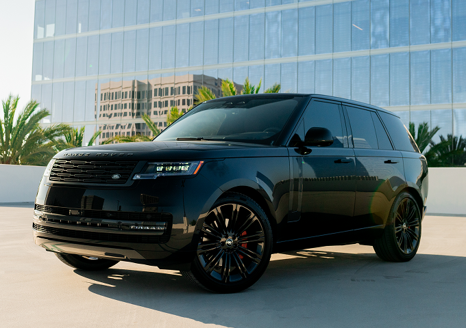 Land Rover Range Rover P400 SE · Black