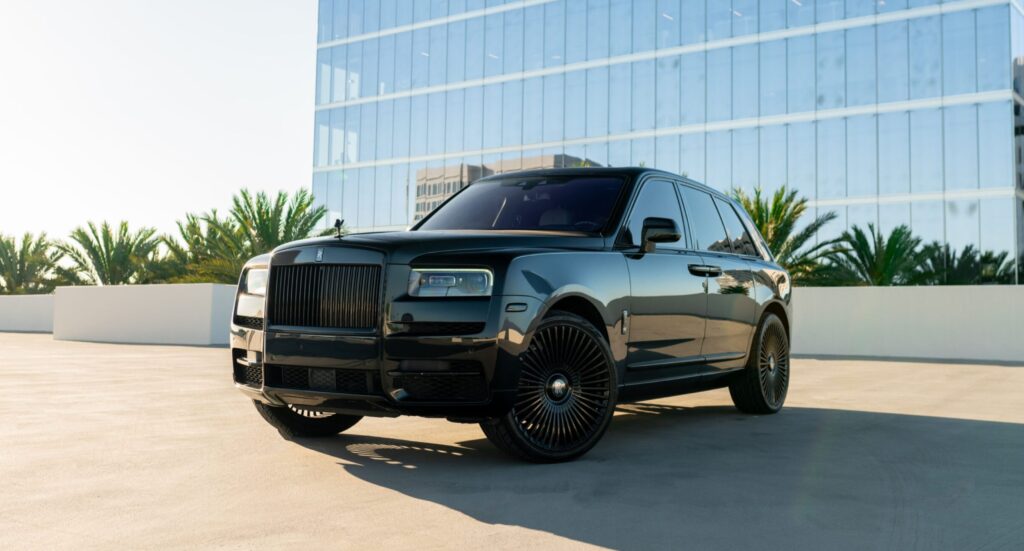 Rolls-Royce Cullinan · Black