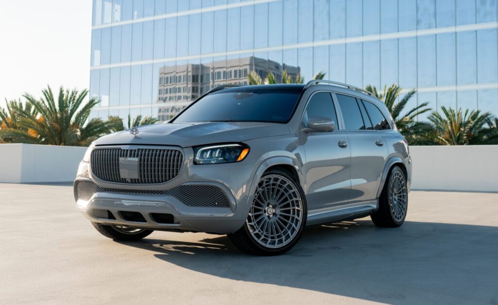 Mercedes Kim Kardashian GLS 600 · Grey