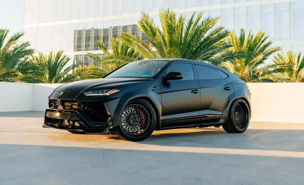 Lamborghini Urus Widebody · Black